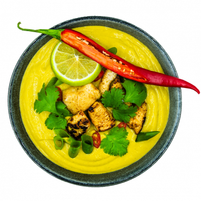 Tajska z żółta pastą curry i kurczakiem